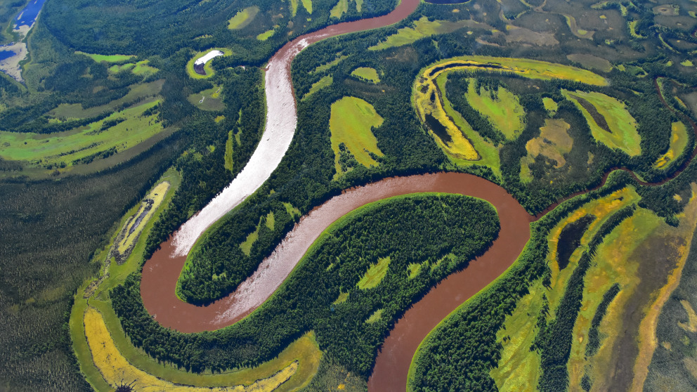 Alaska from the air: NASA scientists have investigated how the water level in the Arctic landscape changes when the permafrost thaws. In the near future, changes in water levels will affect Arctic life - plants, animals and humans.